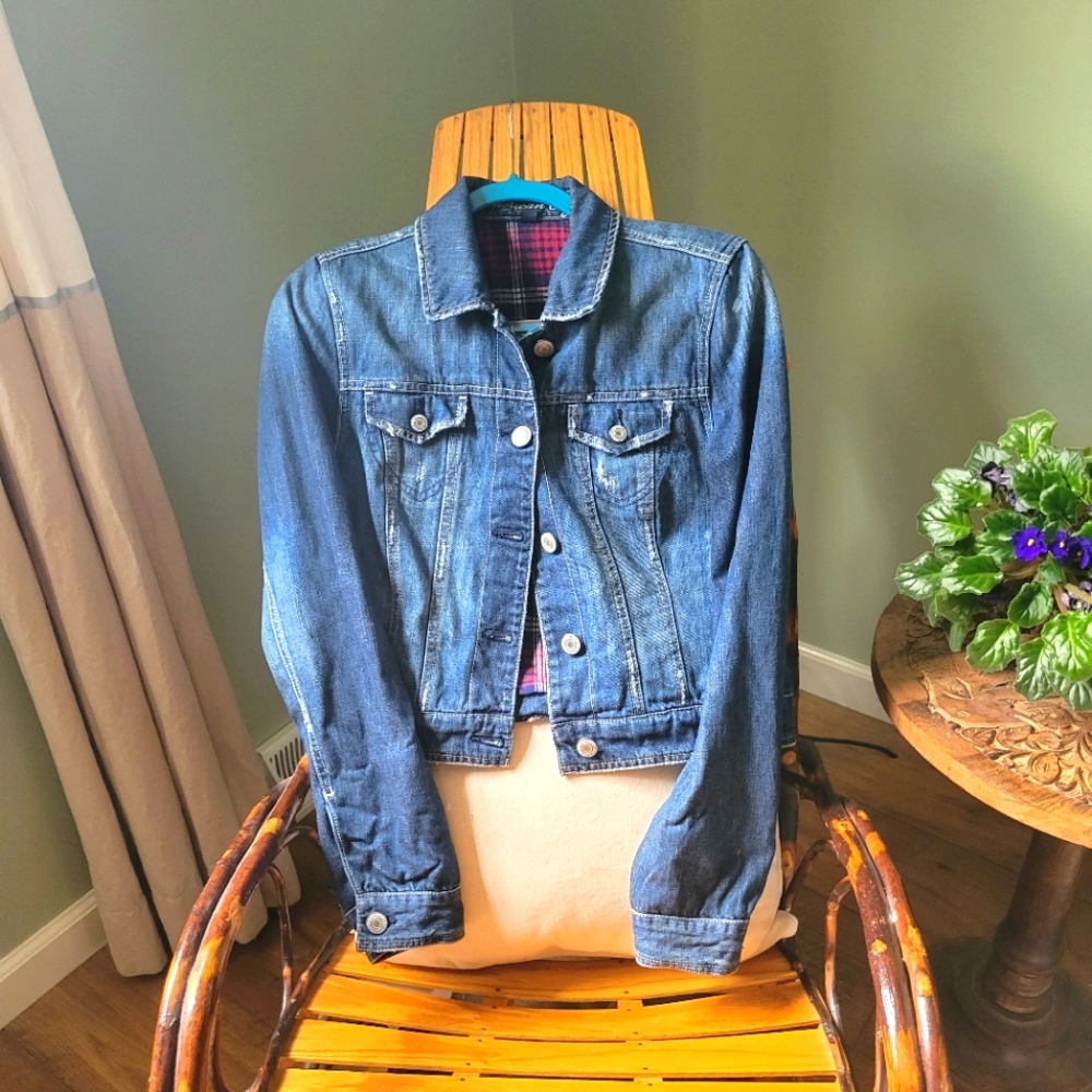 American Eagle Distressed Jean Jacket Medium